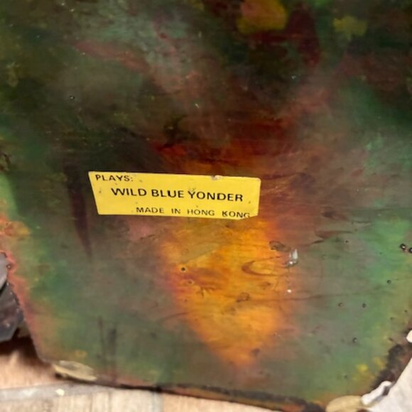 Vintage Metal Barnstormer/ Bi-plane in a barn art - Picture 5 of 5